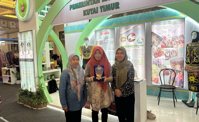 DPMPTSP Kutim Raih Juara I Stand Terbaik di Indonesia Tourism and Trade Investment Expo 2024