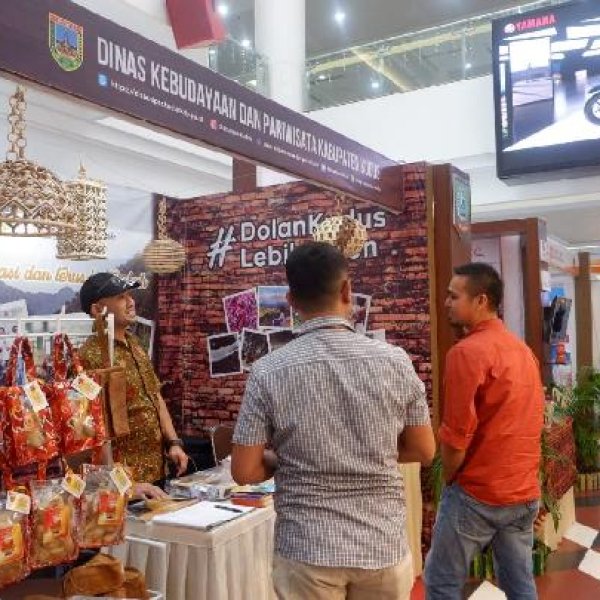 Suasana bazar Indonesia Tourism & Trade Invesment Expo (ITTE) Prioritas Batam yang berlangsung di Mega Mall, Batam Center, 23-26 Februari 2023. TEMPO/ Yogi Eka Sahputra